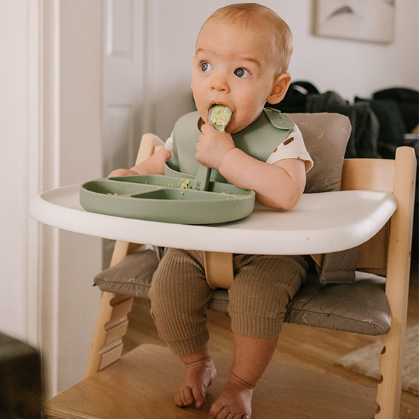 Everything You Need To Know About Feeding Your Baby at 2-3 Months Old