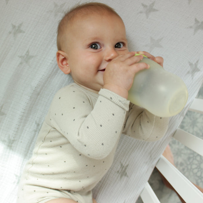 How to Properly Feed a Baby a Bottle